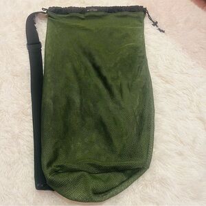 REI Recreational Equipment Mesh Storage Zipper Organizer Sack Olive Green